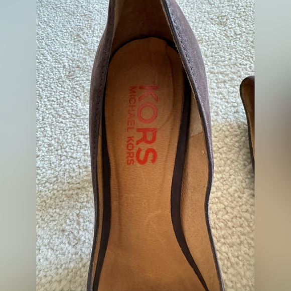 Beautiful Michael Kors Heels - Picture 2 of 6